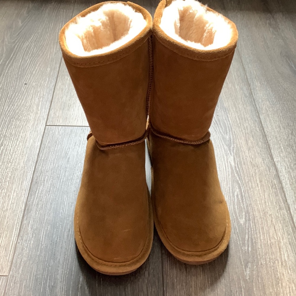 Bearpaw Emma Short Woman’s 9